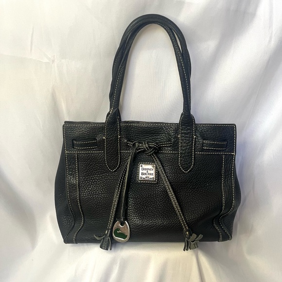 Dooney & Bourke Handbags - Black Dooney & Bourke leather shoulder bag